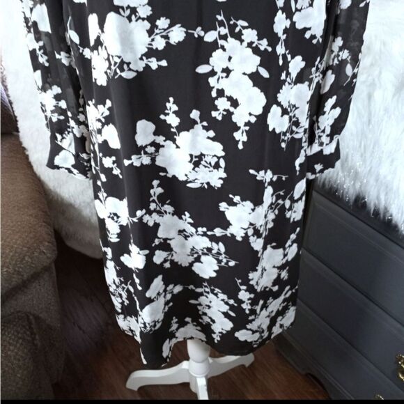 BLACK & GRAY FLORAL DRESS SZ. M EUC - Picture 4 of 8